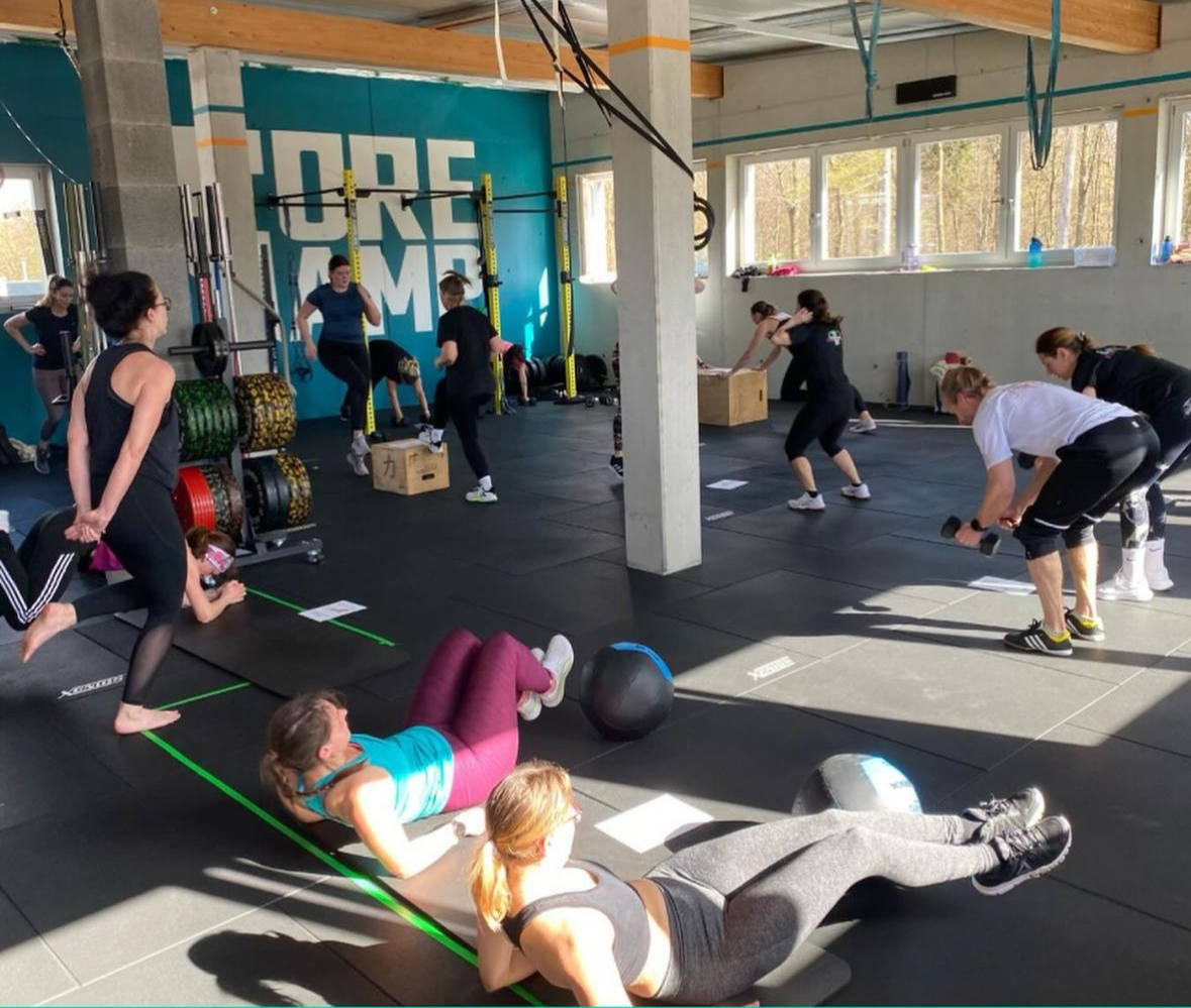 HIIT-Training by firefitangie - Entweder im Core Camp Freilassing oder in Mitterfelden in der kleinen Sporthalle.